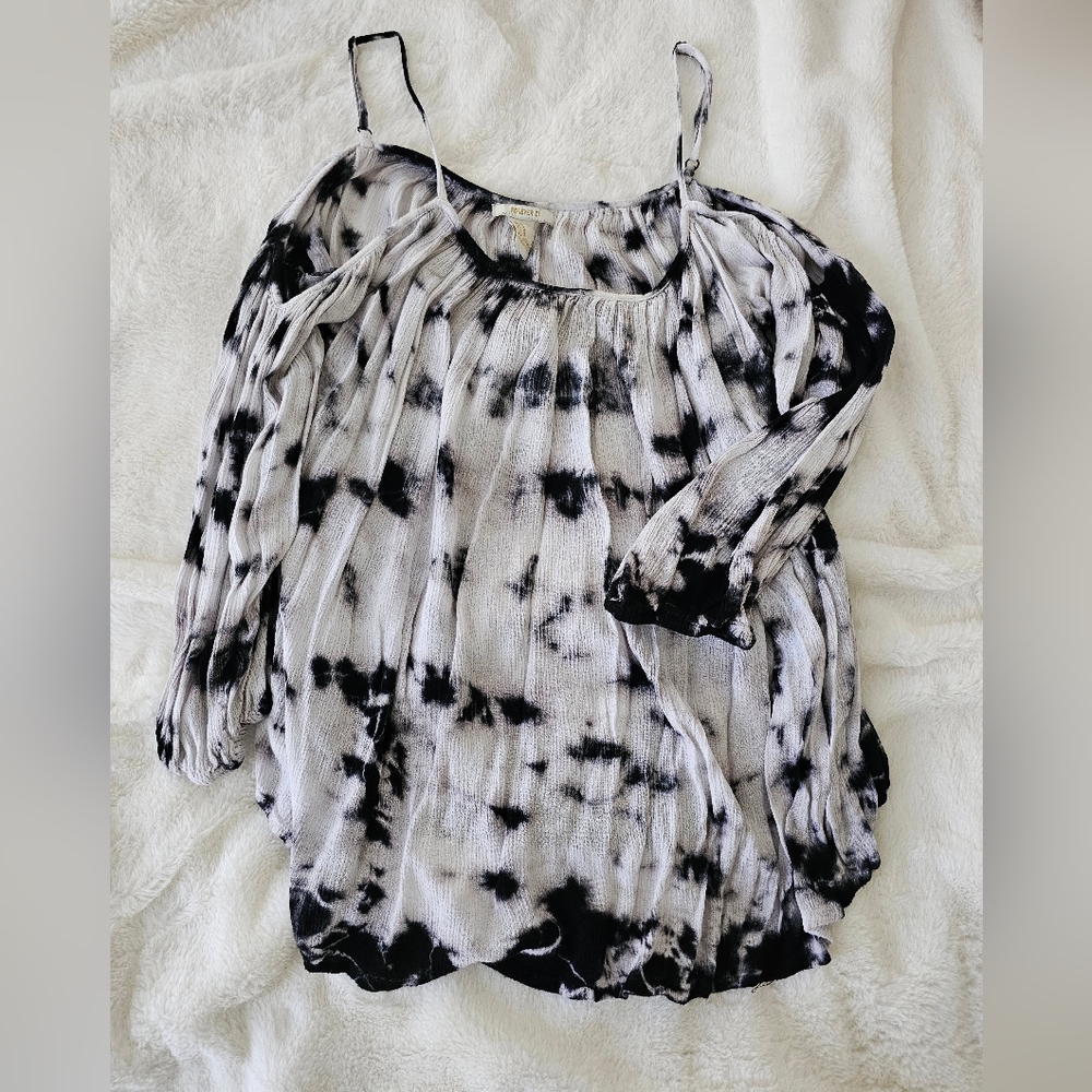 Tie-Dye Cold Shoulder Blouse